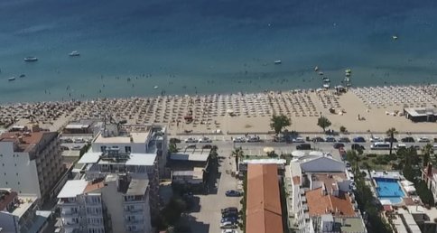 Ayvalık'ta Denize Sıfır, 53 Oda 150 Yatak Kapasiteli Otel